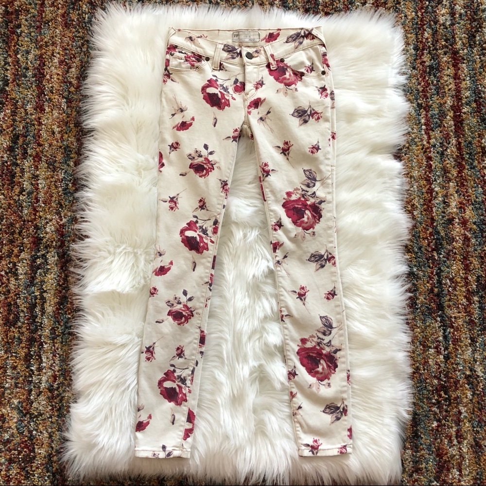 Free People skinny jeans in beige with red roses